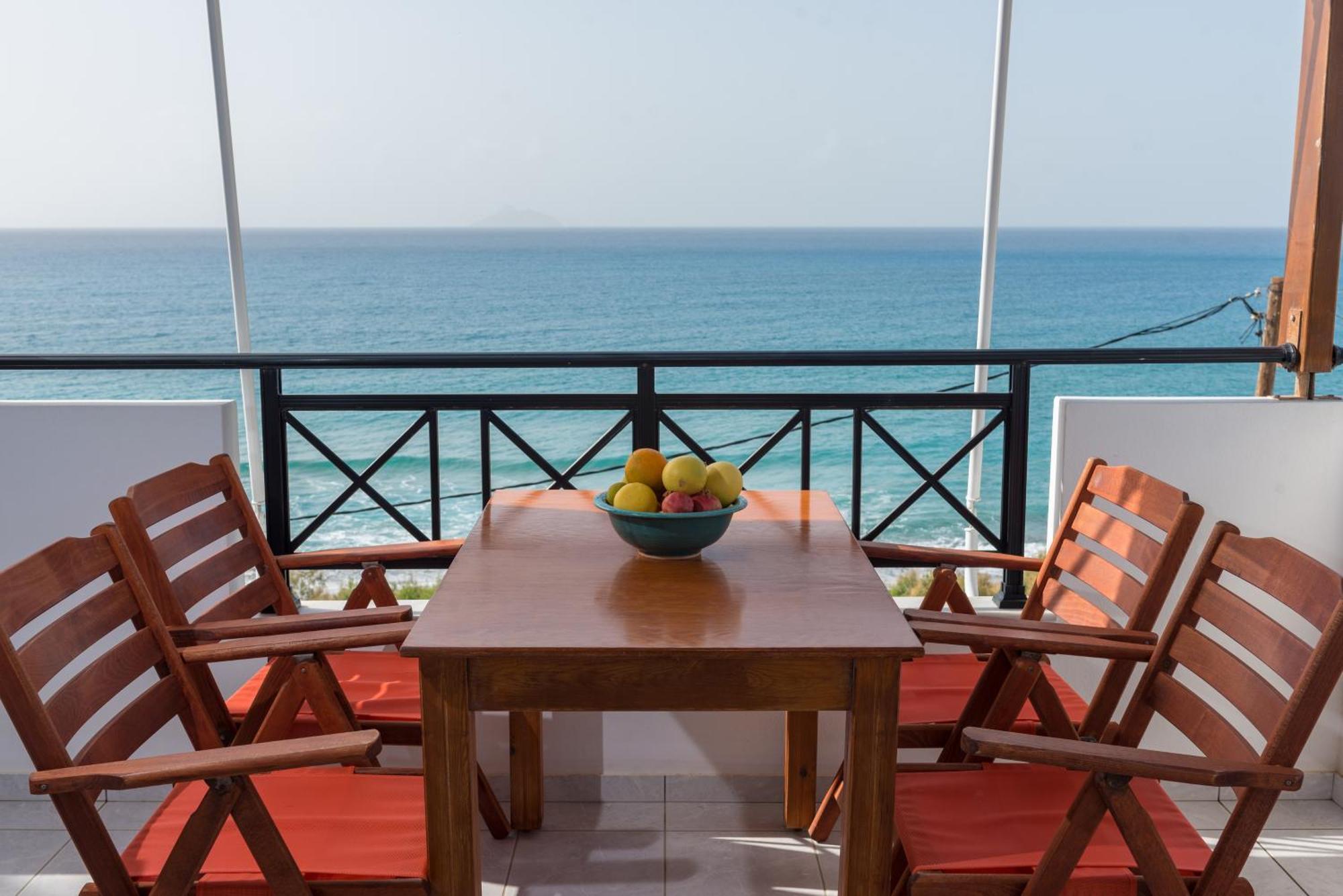 Finikas Studios & Apartments - Kalamaki Holidays Kalamaki (Heraklion) Buitenkant foto