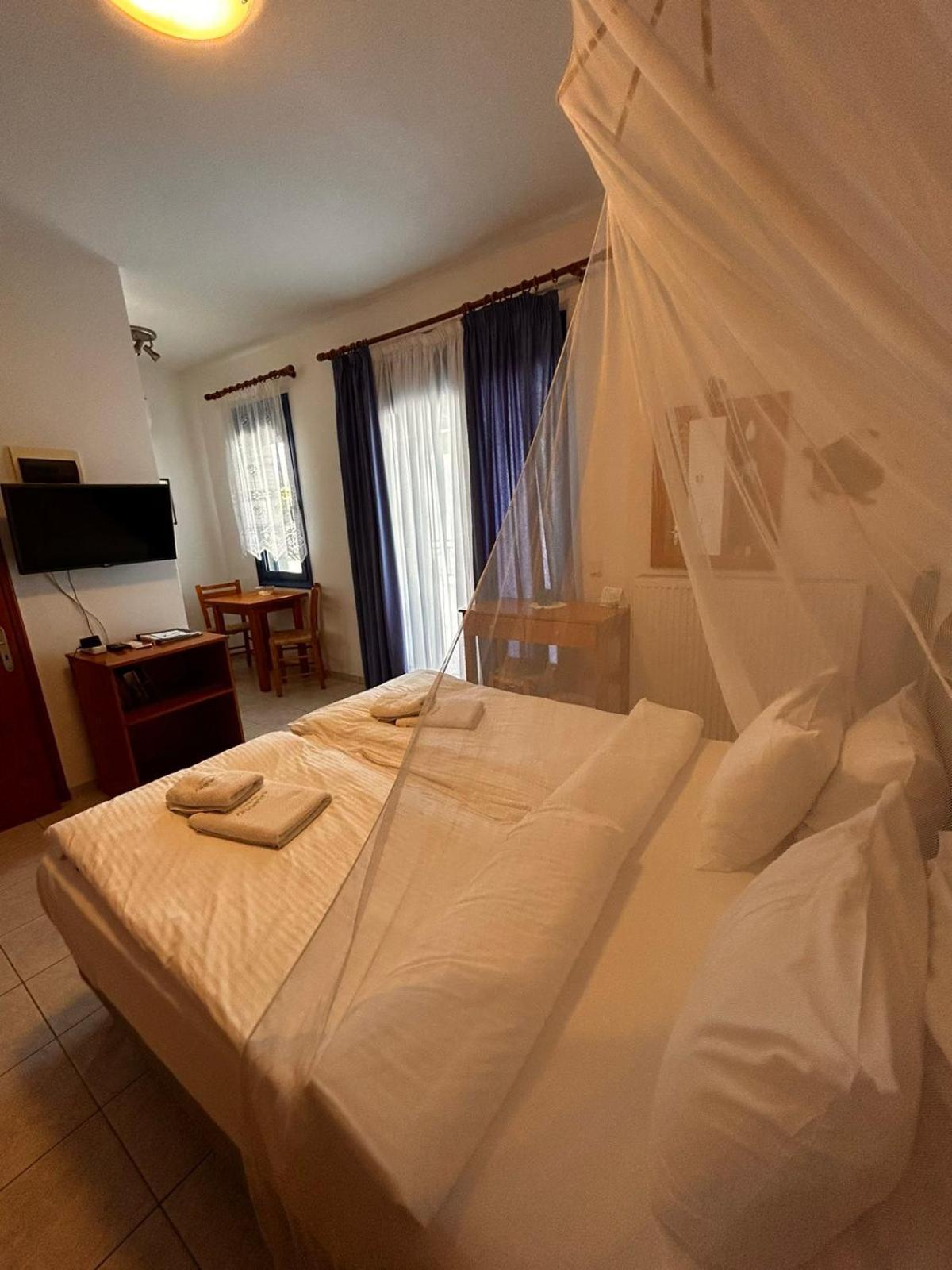Finikas Studios & Apartments - Kalamaki Holidays Kalamaki (Heraklion) Buitenkant foto