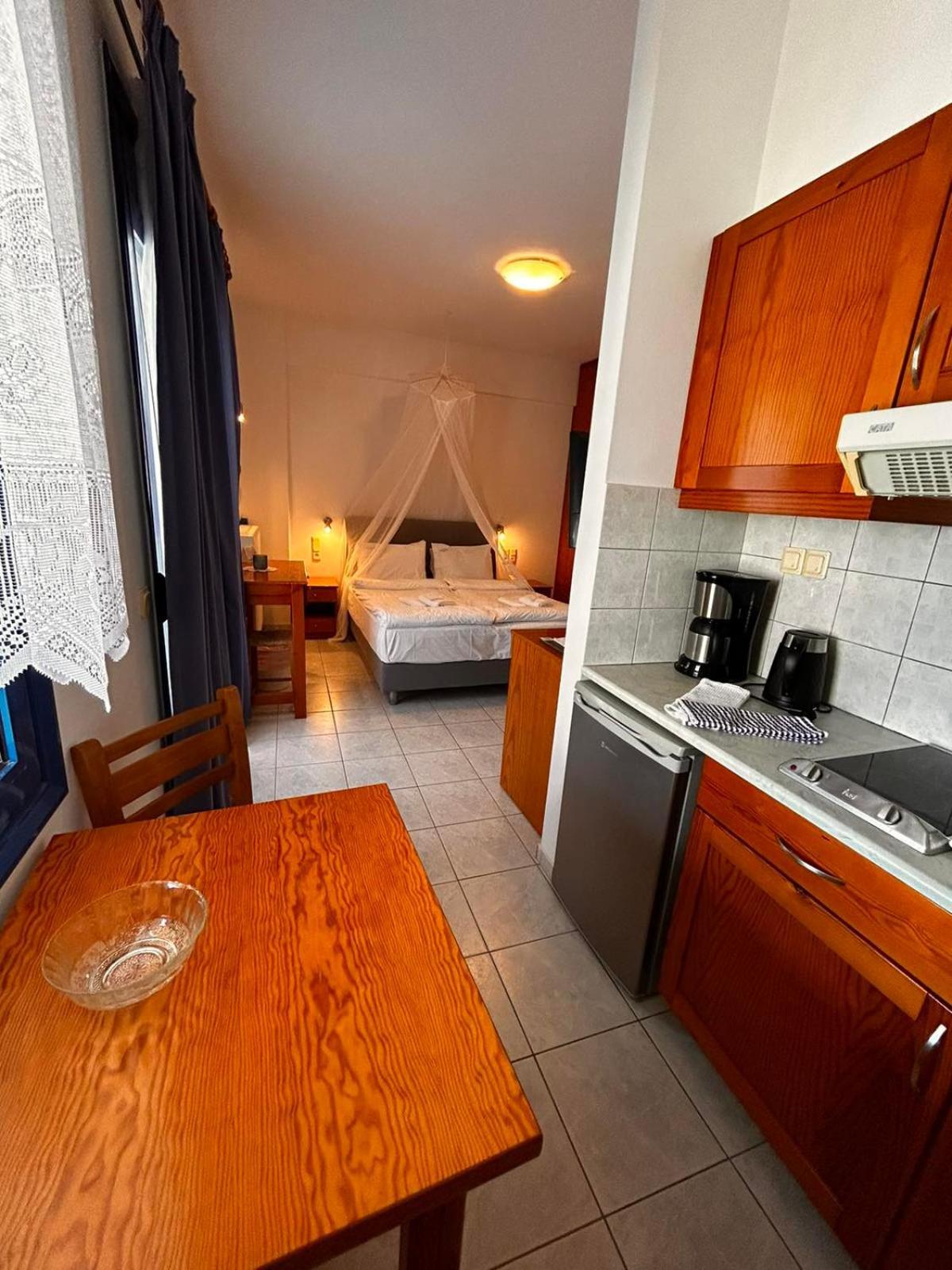 Finikas Studios & Apartments - Kalamaki Holidays Kalamaki (Heraklion) Buitenkant foto