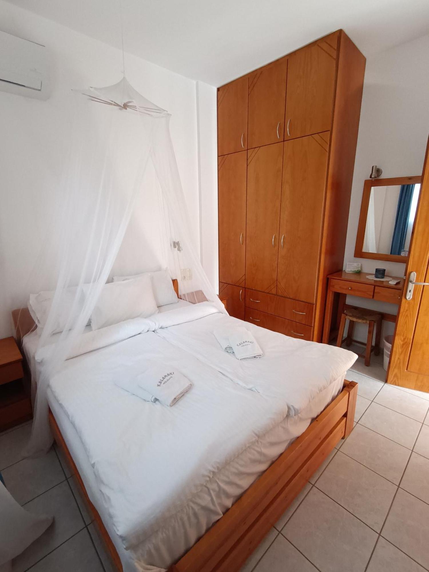 Finikas Studios & Apartments - Kalamaki Holidays Kalamaki (Heraklion) Buitenkant foto
