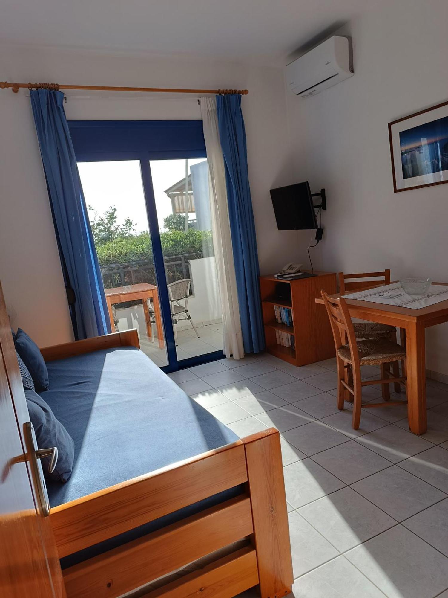Finikas Studios & Apartments - Kalamaki Holidays Kalamaki (Heraklion) Buitenkant foto